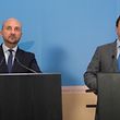 Premierminister Xavier Bettel (DP) (r.) und Vizepremier Etienne Schneider (LSAP) dürften sich nicht sonderlich über die Ergebnisse der Sonntagsfrage freuen.