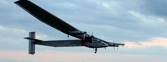 Die "Solar Impulse 2" soll 2015 zur Erdumrundung fit sein.