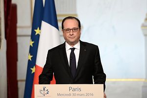 Le président de la République s'est rétracté quant à la décision d'introduire la déchéance de nationalité dans la Constitution.