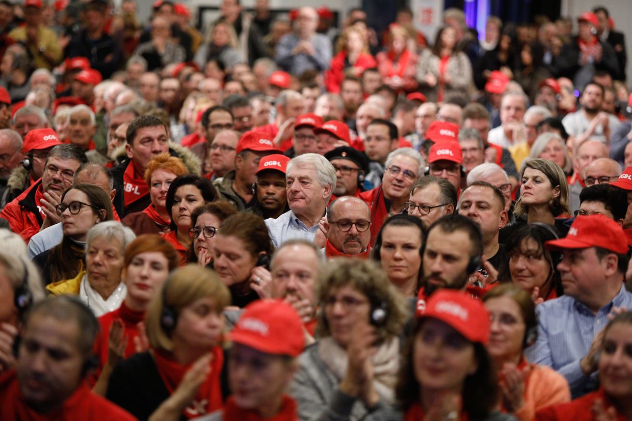 Der Appell der drei Gewerkschaften OGBL, LCGB und CGFP fand Gehör. Mehr als 1.000 Sympathisanten waren nach Dommeldingen gekommen. 