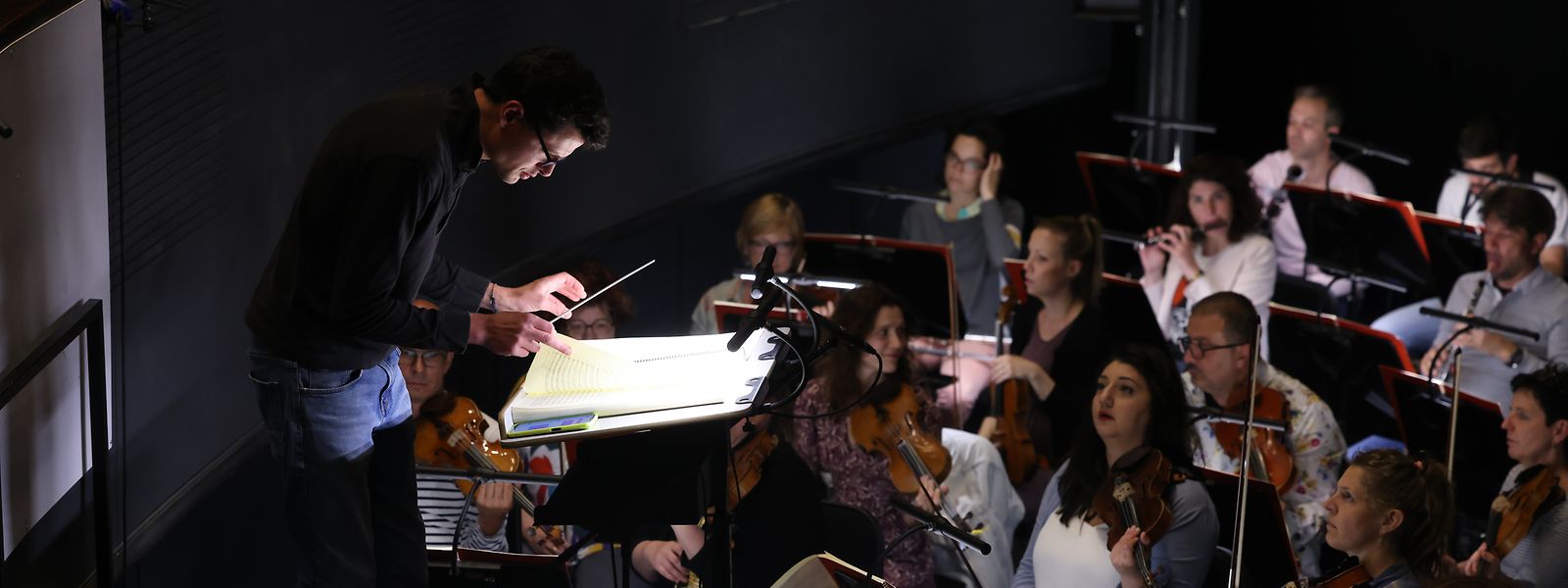 Intensive Arbeit: Für die Aufführungen proben das OCL und der Dirigent Leonhard Garms hart.