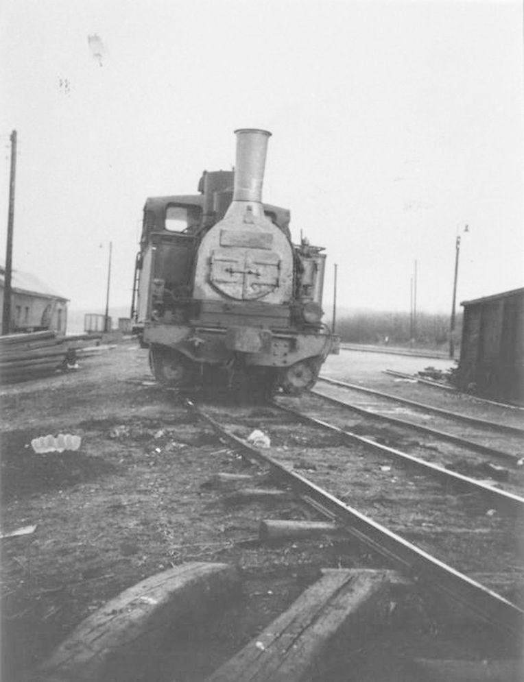 Die "Jangeli"-Lokomotive im Bahnhof Nördingen im Jahr 1952.