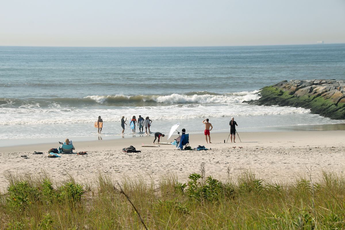 Der Strand der Rockaways, eine Halbinsel im äußersten Süden vom Stadtbezirk Queens. 