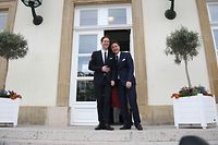 Bettel e Gauthier Destenay casaram a 15 de maio de 2015, ano em que entrou em vigor no país o casamento e a adoção por casais do mesmo sexo. 