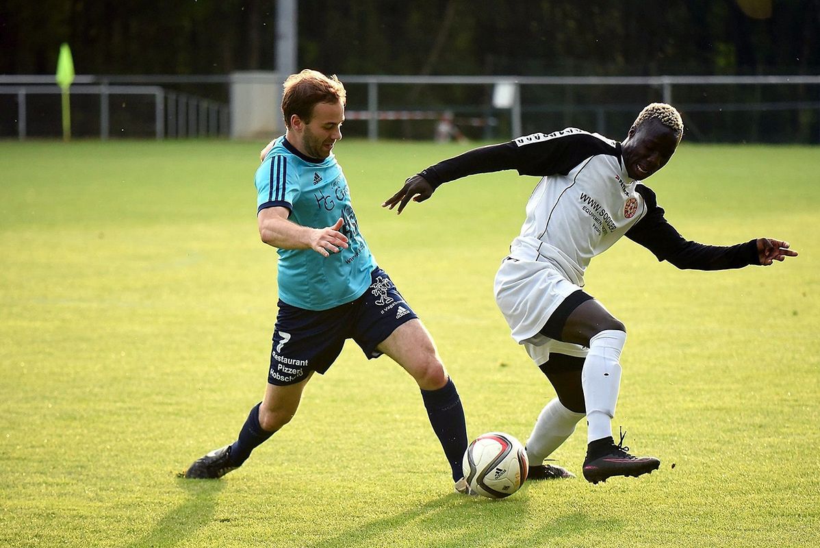 Äischdall (D1) - Merl (D2) 2-5. Ken Stockreiser (Äischdall) et Wilfried  Joaozinho (Red Star).