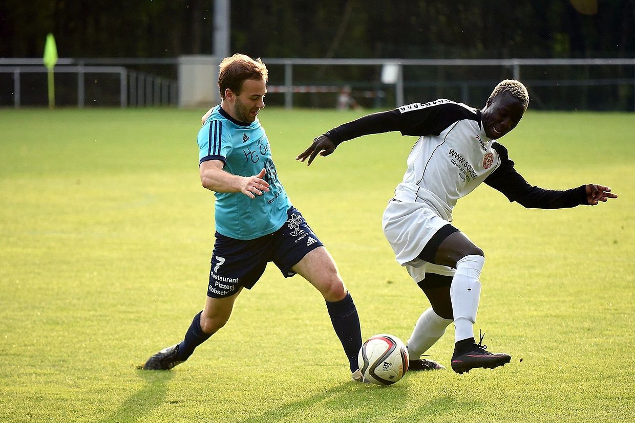 Äischdall (D1) - Merl (D2) 2-5. Ken Stockreiser (Äischdall) et Wilfried  Joaozinho (Red Star).