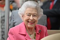 (FILES) In this file photo taken on May 23, 2022 Britain's Queen Elizabeth II smiles during a visit to the 2022 RHS Chelsea Flower Show in London. - Elizabeth has reigned for 70 years and nearly four months -- longer than any other monarch in British history. The previous record was held by her great-great-grandmother queen Victoria, who reigned for 63 years, seven months and two days until 1901. At 96, Elizabeth is the oldest current monarch and head of state in the world. (Photo by PAUL GROVER / POOL / AFP)