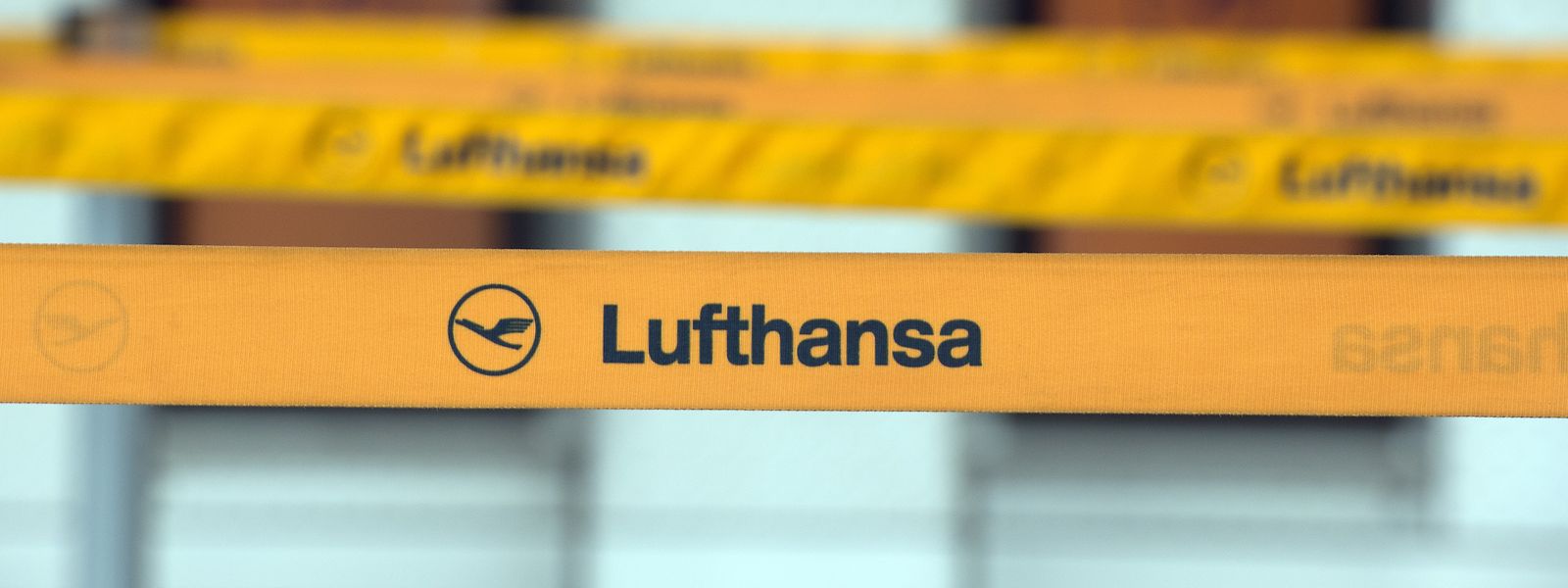 Die Lufthansa streicht weitere 2.000 Flüge. Insgesamt wurden über 3.000 Flüge gestrichen.
