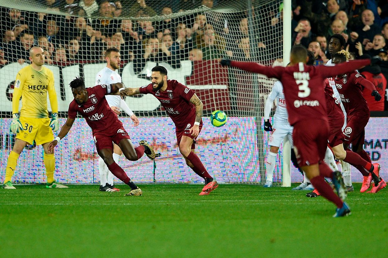 En remportant leur huitième succès de la saison face à Nîmes, grâce à John Boye en fin de match, les Messins comptent désormais 34 points.