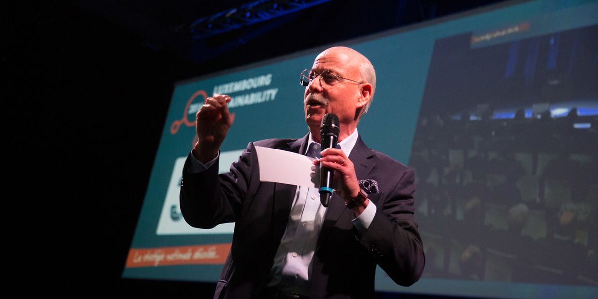Der US-Visionär Jeremy Rifkin sieht im Klimawandel eine "absolut furchterregende" Bedrohung.