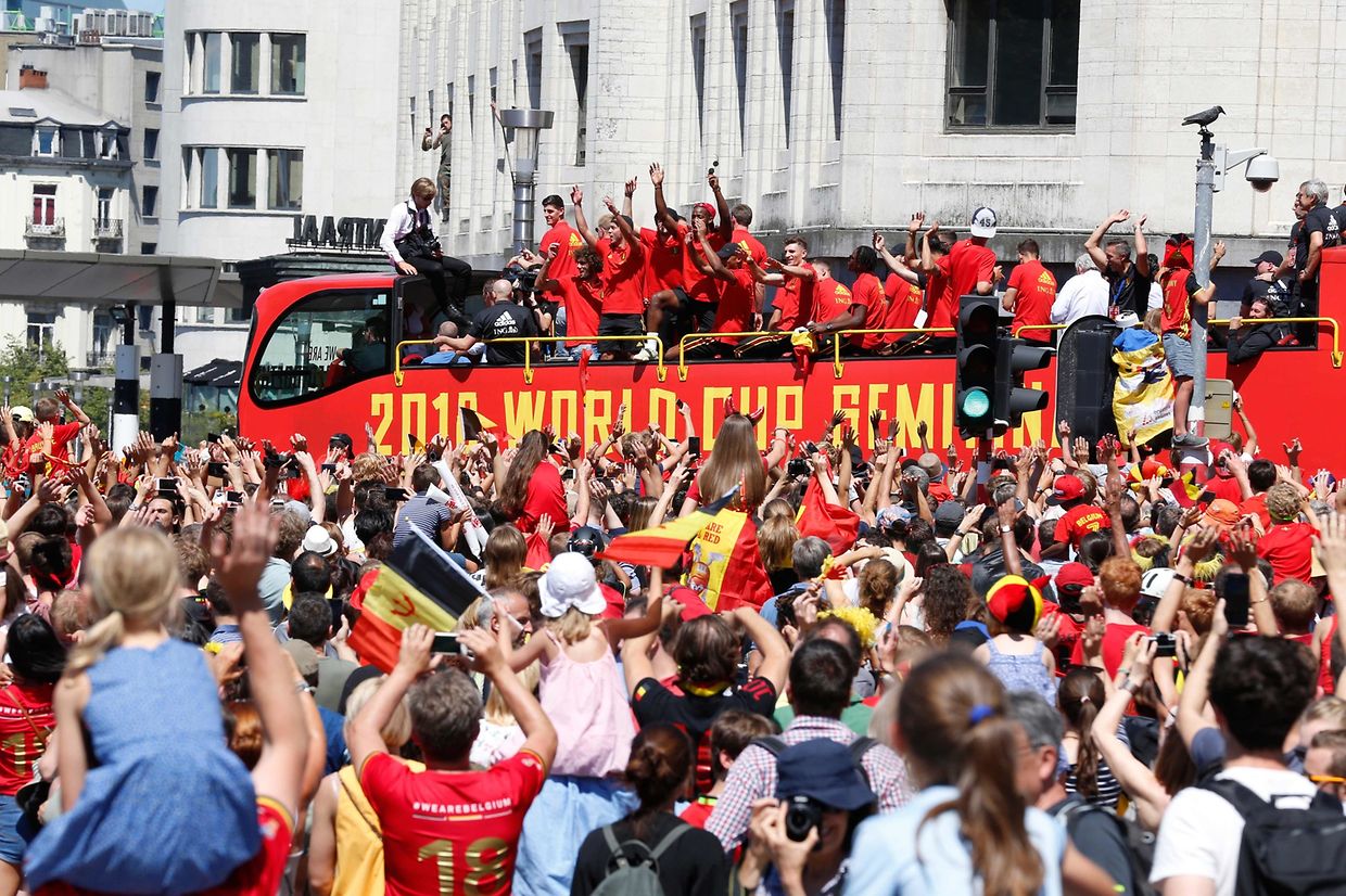 Les supporters sur la Grand Place de Bruxelles le 15 juillet