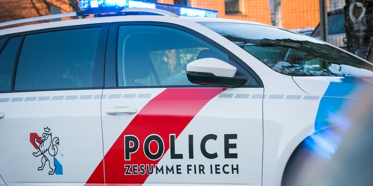Einbruch Und Fahrerflucht Polizei Sucht Nach Zeugen