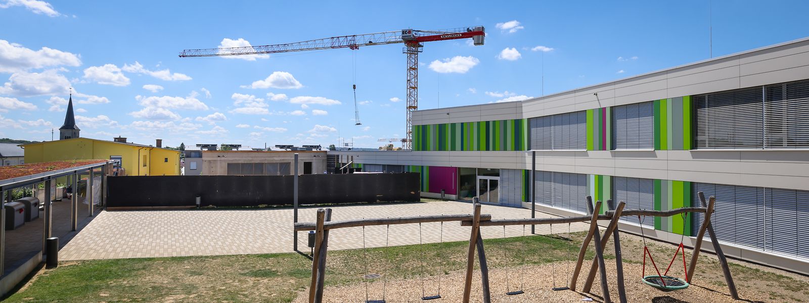 Der bestehende Schulcampus in Schouweiler wird um einen Anbau erweitert. 