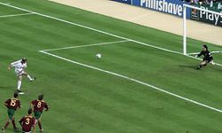 Penálti de Zidane após a mão de Abel Xavier no jogo com os gauleses no Euro2000.