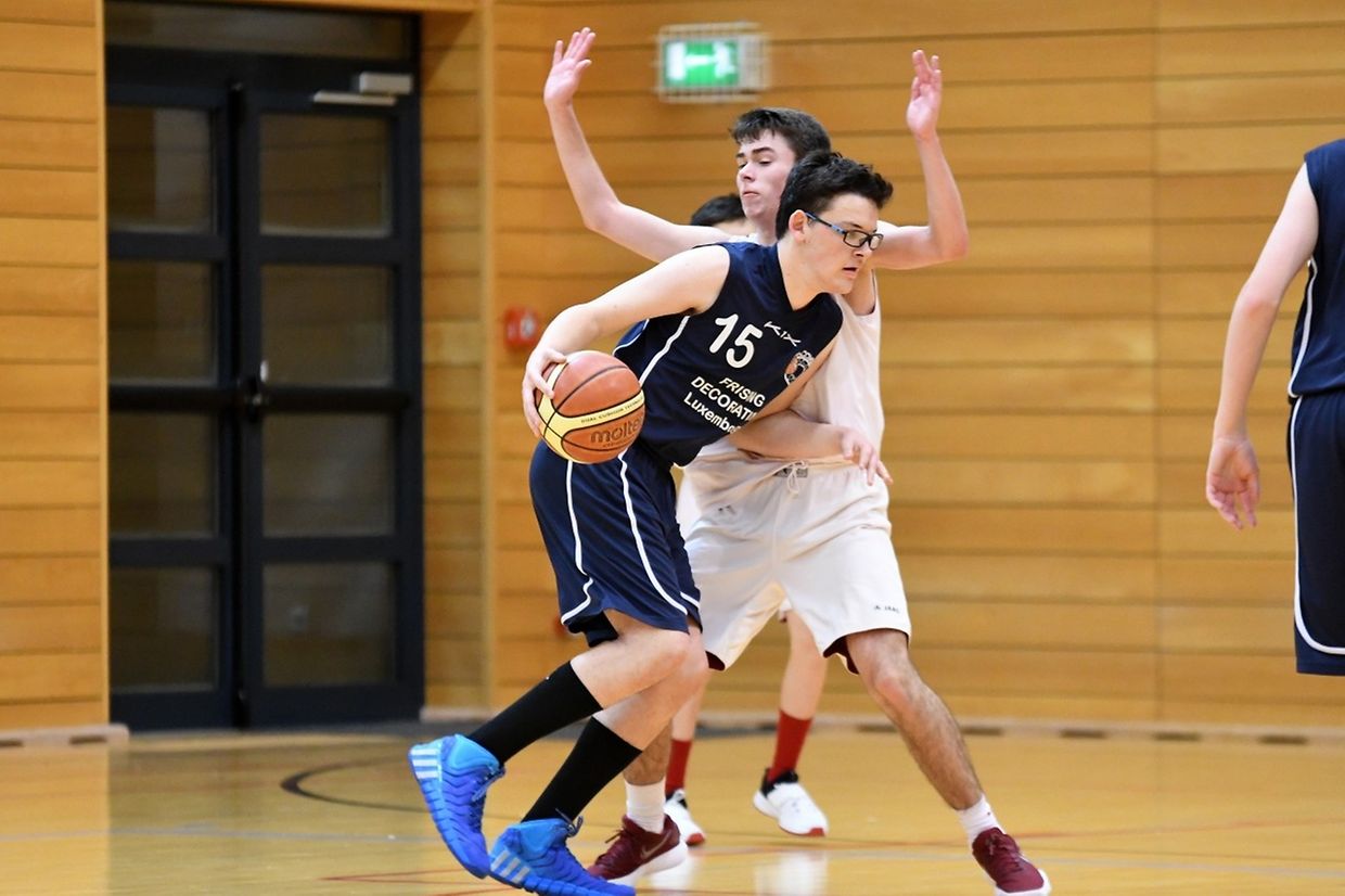 Scolaires: Musel Pikes - Contern 62-70 - Yannick Kubetschek (Pikes) et Pol Franck (AB Contern).