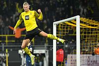 (FILES) In this file photo taken on December 15, 2021 Dortmund's Norwegian forward Erling Braut Haaland celebrates scoring the 2-0 goal during the German first division Bundesliga football match Borussia Dortmund vs SpVgg Greuther Fuerth in Dortmund. - Manchester City said Tuesday, May 10, they had reached an agreement in principle with Borussia Dortmund to sign striker Erling Haaland. (Photo by Ina Fassbender / AFP)