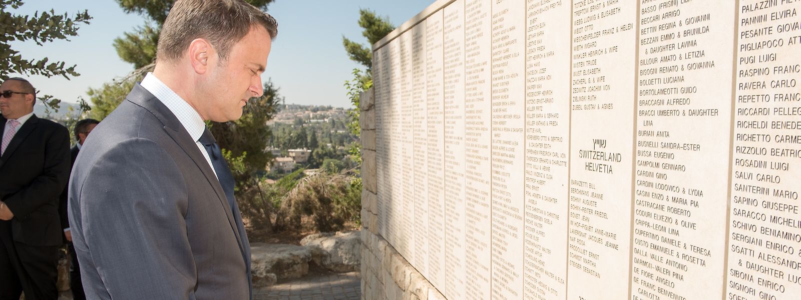 Xavier Bettel au mémorial de Yad Vashem.