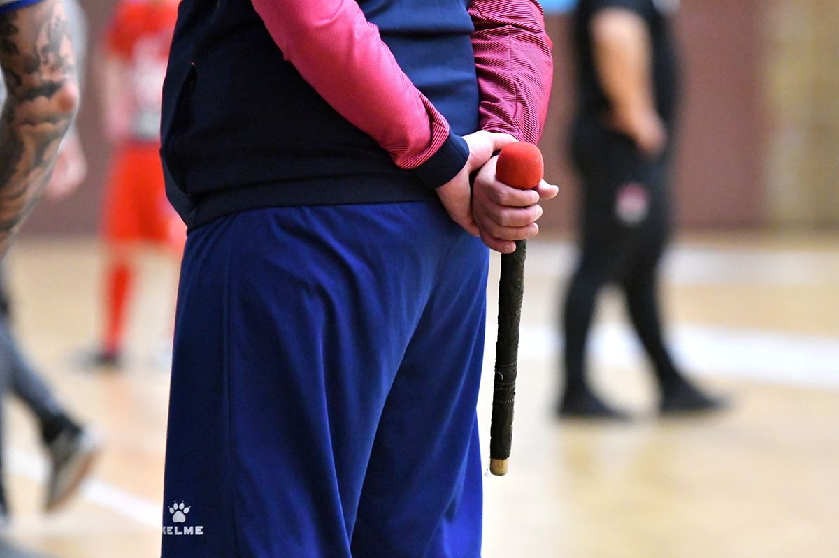 L'objet du délit. Une baguette de tambour a été jetée depuis les tribunes.