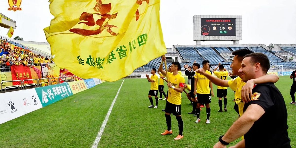 Chu Wang porte-drapeau du club de sa ville