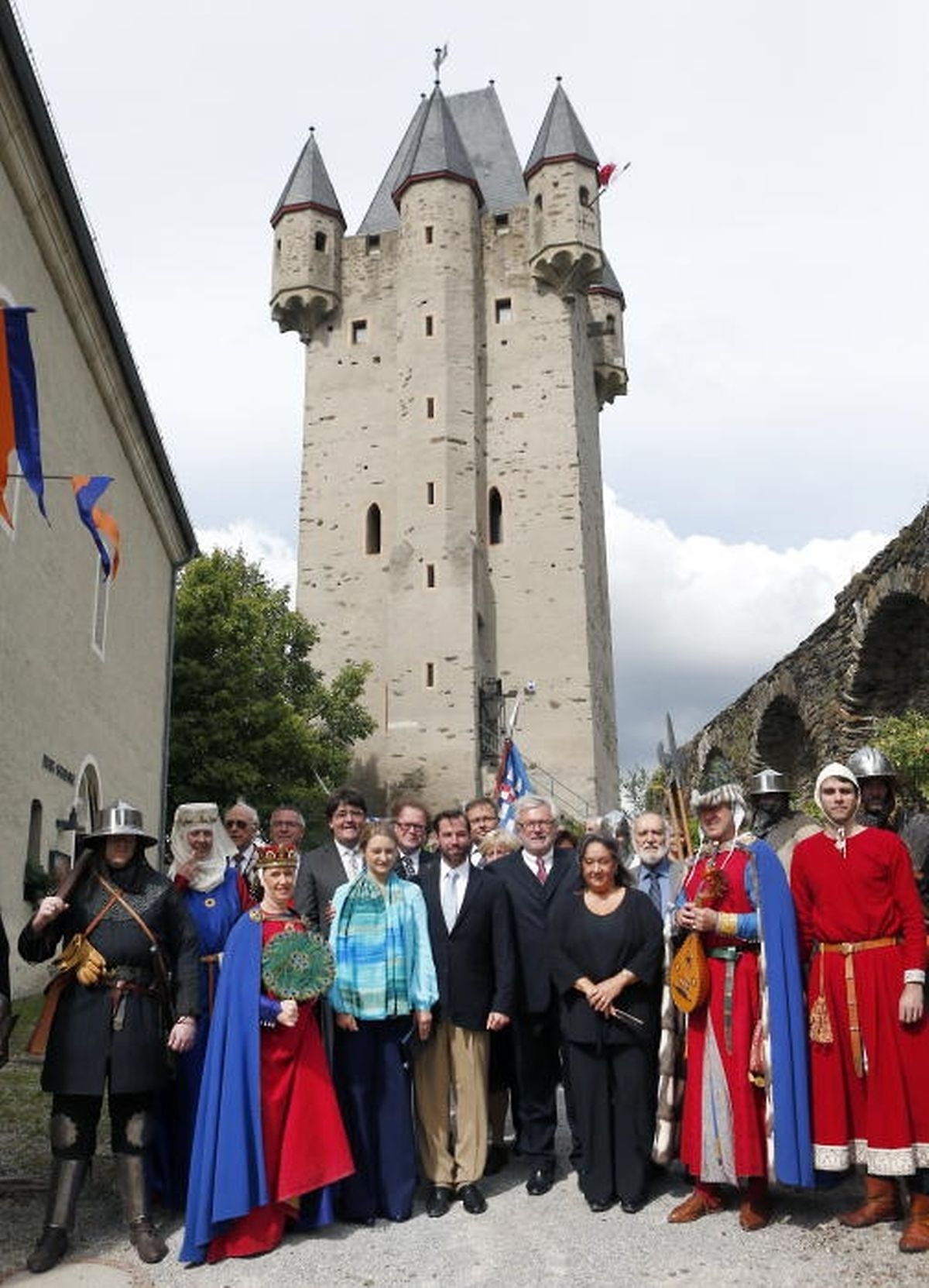 Erbgroßherzogliches Paar In Hessen Ritterliches Ambiente Auf Burg Nassau