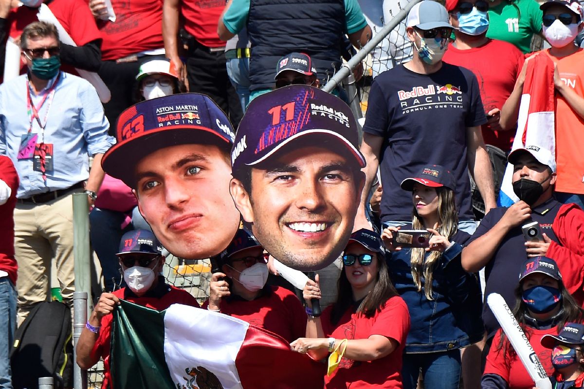 Die mexikanischen Fans sind zufrieden. Sergio Perez wird Dritter, Teamkollege Max Verstappen gewinnt.