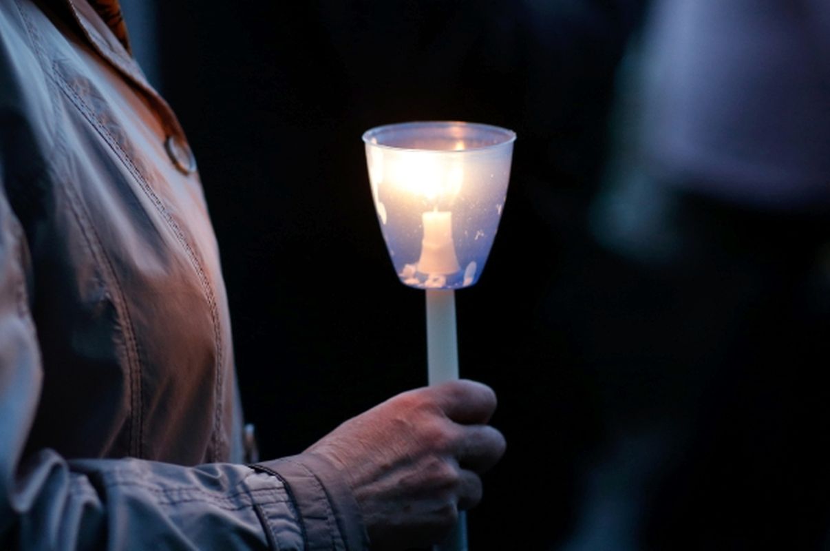 Lichterprozession von St-Michel Kirche zur Kathedrale.  
