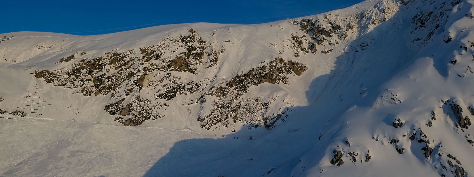 Eine Lawine hatte am Sonntagnachmittag am österreichischen Arlberg für Chaos gesorgt. Alle Vermissten konnten bisher gefunden werden.