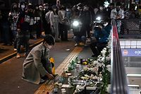 Mais de 150 pessoas morreram numa debandada num desfile da Halloween, na capital sul-coreana, no sábado passado.