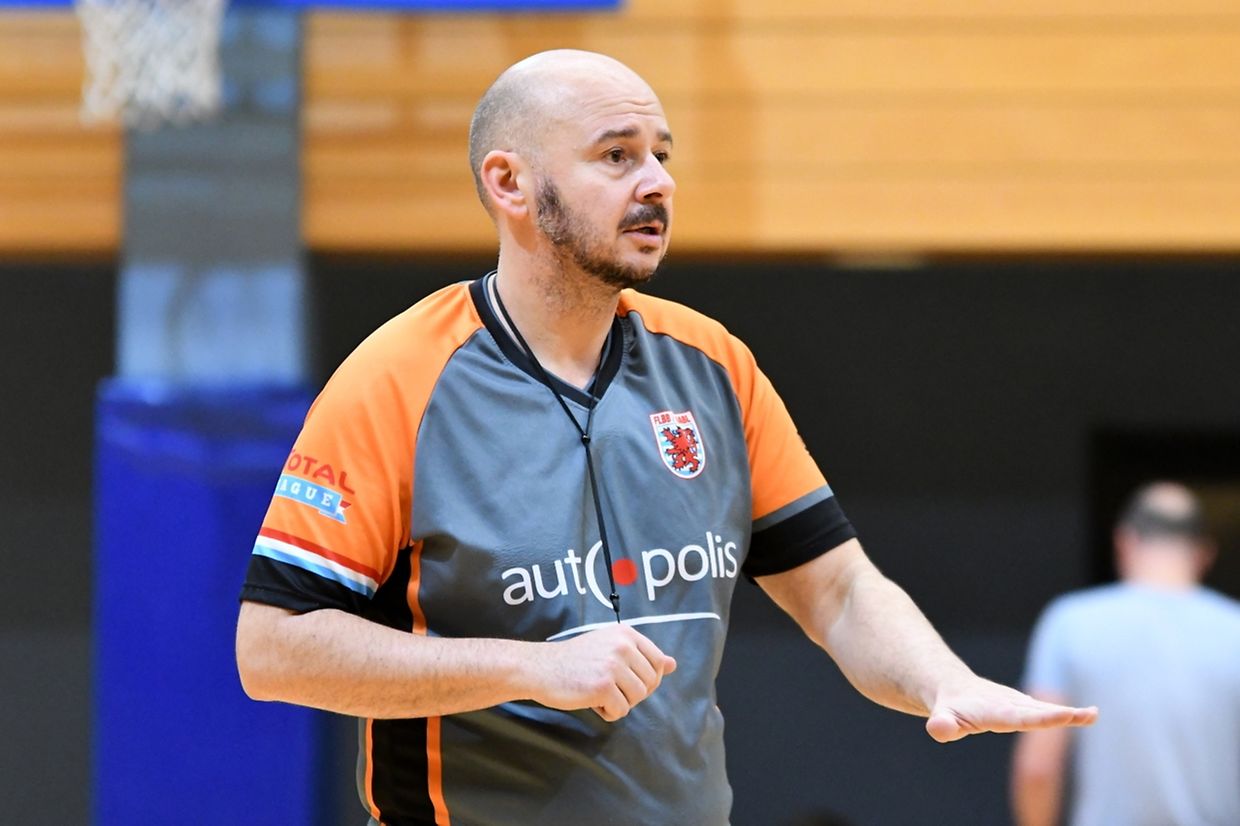 Scolaires: Musel Pikes - Contern 62-70 - Un des deux arbitres du match.
