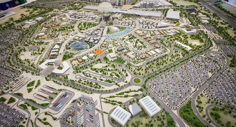 Mission économique aux Émirats arabes unis du 26 au 30 janvier 2020  -Site de l’Expo – Pavillon luxembourgeois -  Visite guidée – groupe restreint (à l’extérieur et à l’intérieur)  En présence de S.A.R. le Grand-Duc héritier, du Vice-Premier ministre, ministre de l’Économie, Étienne Schneider et du ministre des Finances, Pierre Gramegna Explications données par Claus Kruppa, chef de projet de l’entreprise Nüssli Adunic AG en charge de la construction du pavillon luxembourgeois -  Visites guidées – délégation et presse (à l’extérieur)  Explications données par Arif Moulvi, responsable du site de l’entreprise Nüssli Adunic AG et GG Kirchner, architecte, Metaform  - Foto: Pierre Matgé/Luxemburger Wort