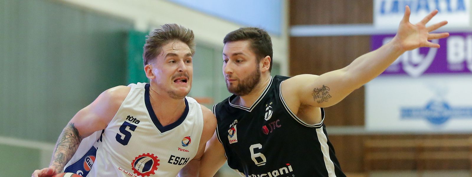 Joe Biever (l.) und die Escher stehen im zweiten Duell mit T71 um Kevin Moura unter Druck.