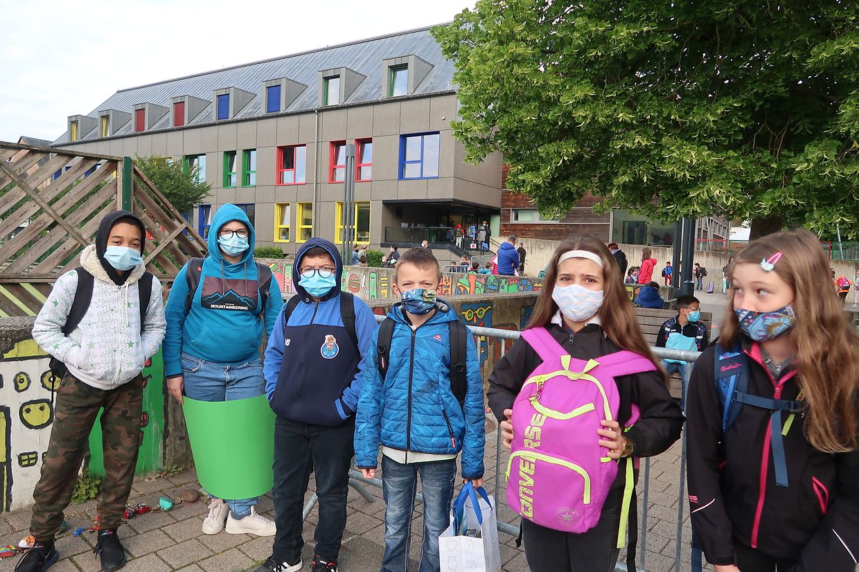 Nach zweieinhalb Monaten kehrten rund 100 Schulkinder in Feulen wieder zurück in ihren Klassensaal.