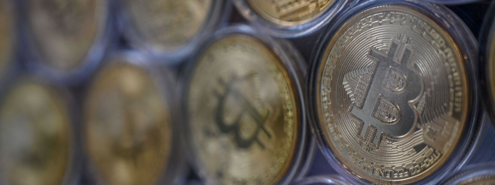 Seit dem Rekordhoch von etwa 69.000 Dollar ist der Bitcoin um mehr als 60 Prozent eingebrochen.