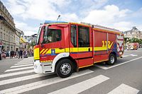 Premiere bei der Parade zu Nationalfeiertag: ein Einsatzfahrzeug mit dem CGDIS-Logo.