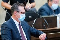Der Angeklagte Heinz-Christian Strache, ehemaliger Vizekanzler von Österreich, vor Prozessbeginn im großen Schwurgerichtssaal im Landesgericht Wien. 