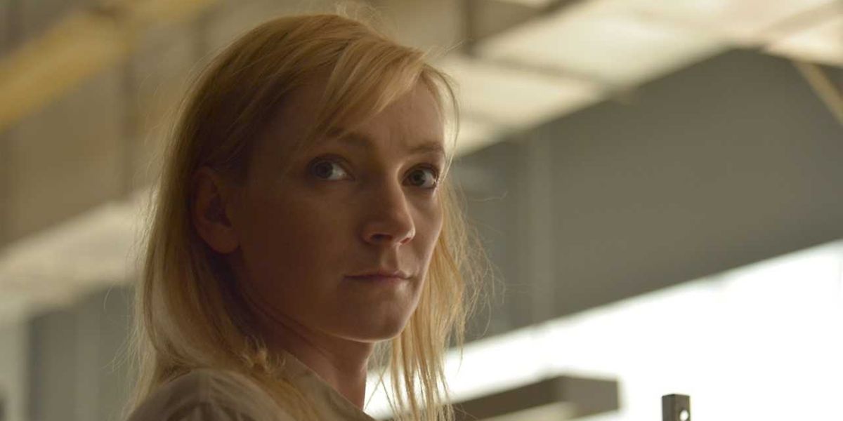 Ninguém diria que ela se transforma em veado no meio da noite...