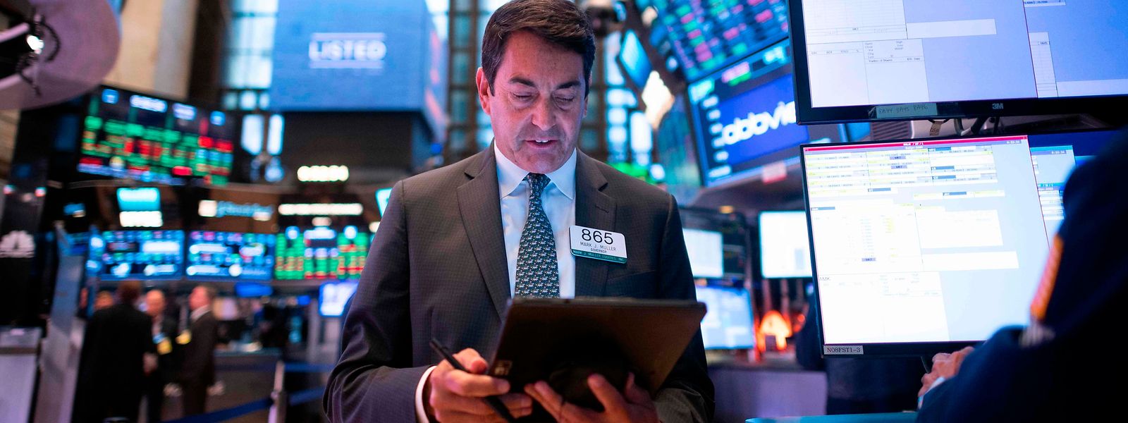 Anleger - wie hier an der Böres in New York - warteten gespannt auf die Resultate des Tech-Riesen.