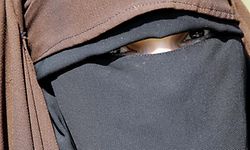 Bei der Diskussion um die Vollverschleierung werden die Flüchtlings- und die Terrorismusdebatte all zu leicht in einen Topf geworfen. 