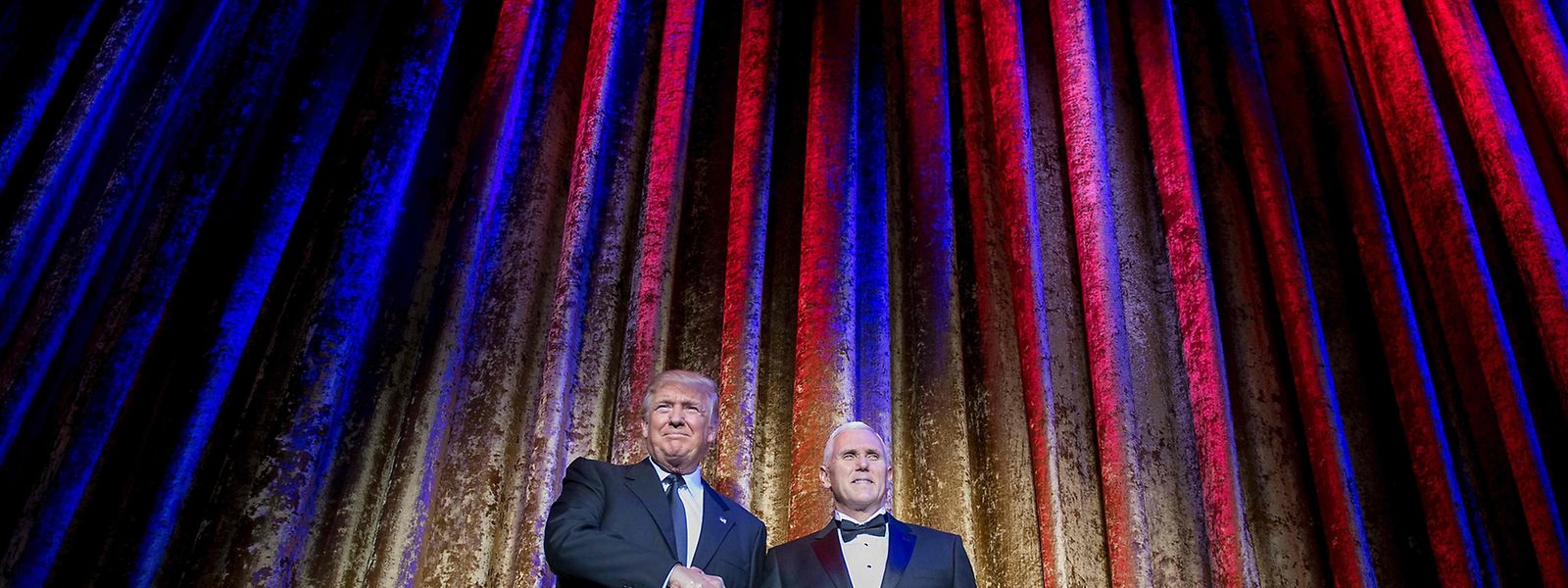Der designierte US-Präsident Donald Trump, hier mit dem künftigen Vizepräsident Mike Pence (r.), könnte die Weltordnung bald auf den Kopf stellen