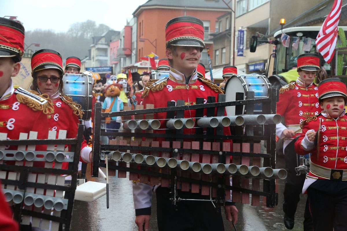 Am Sonntag sind die Karnevalisten durch die Straßen von Schifflingen gezogen. 