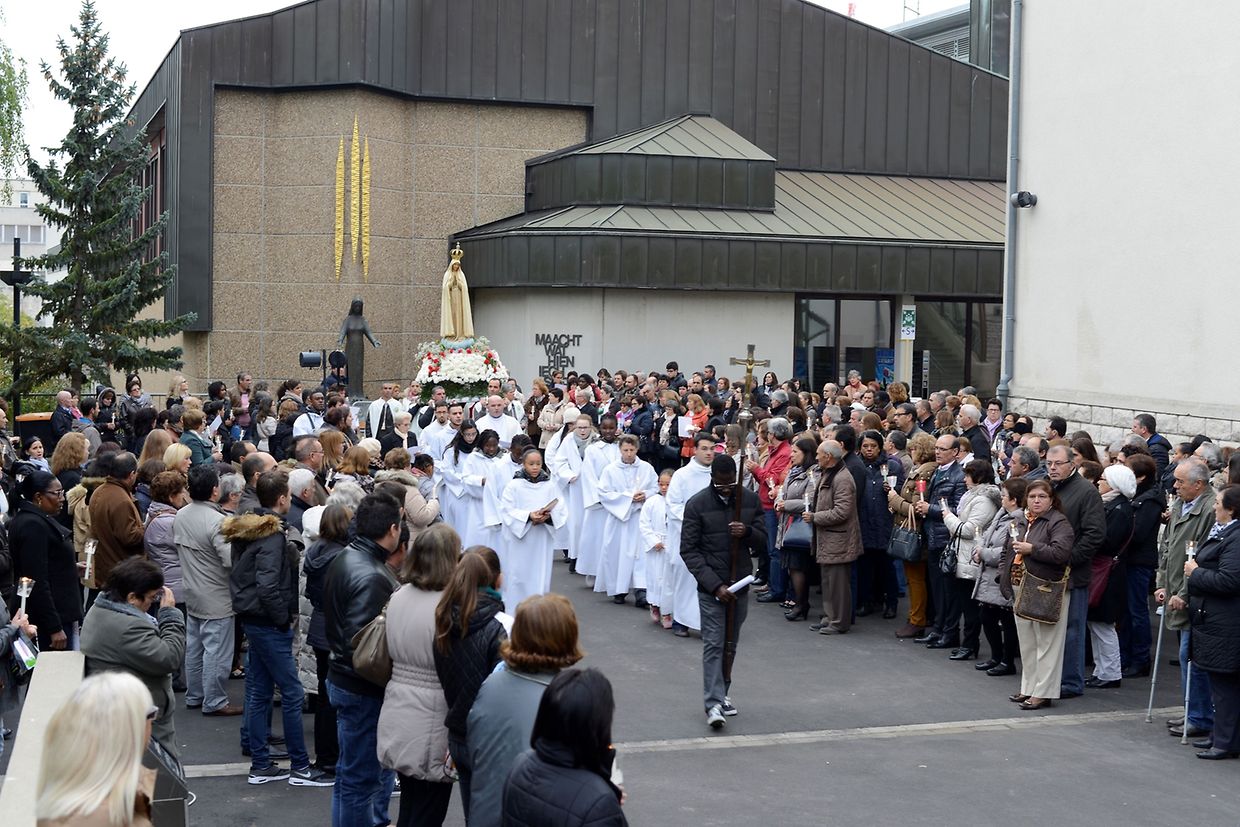 A procissão partiu, como já é tradição, do pátio da Escola do Fieldgen