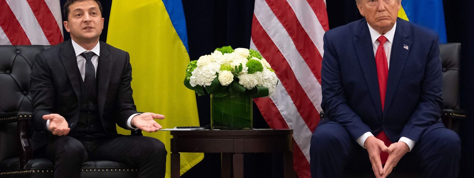US President Donald Trump and Ukrainian President Volodymyr Zelensky meet in New York on September 25, 2019, on the sidelines of the United Nations General Assembly. (Photo by SAUL LOEB / AFP)