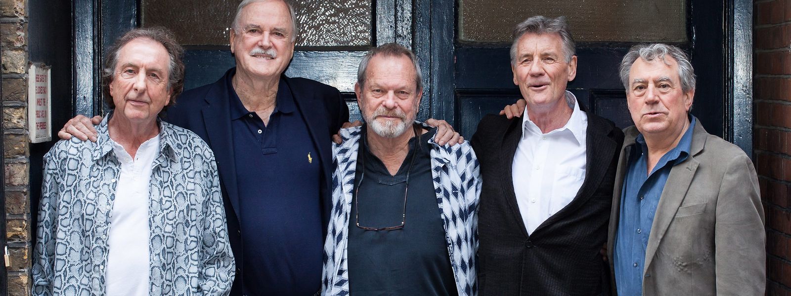 Geburtstagskind Eric Idle, John Cleese, Terry Gilliam, Michael Palin und Terry Jones (v.l.) waren zusammen mit dem 1989 verstorbenen Graham Chapman Monty Python. Jones starb 2020. 