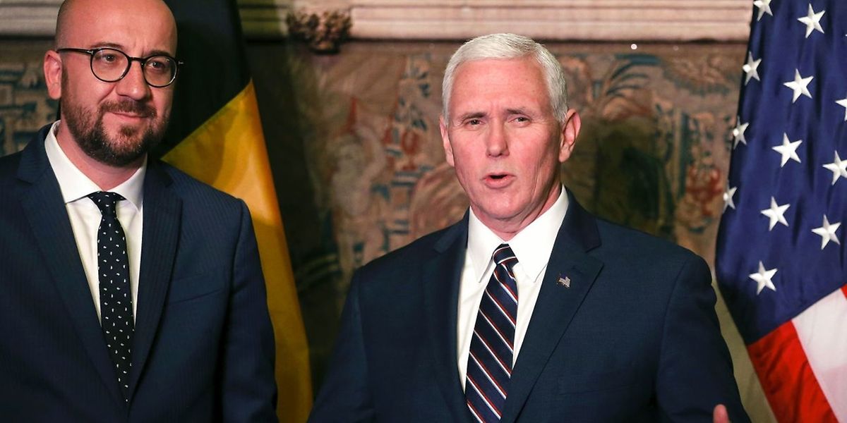 O primeiro-ministro belga Charles Michel e o vice-presidente dos EUA Mike Pence em Bruxelas