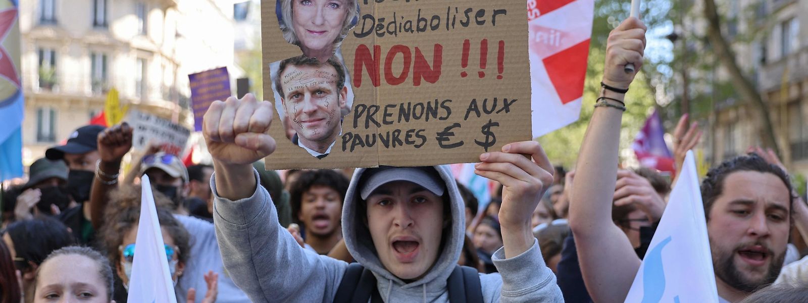 Dès l'entre-deux-tours, les militants se sont rassemblés pour manifester leur mécontentement face au choix qui s'imposait entre Le Pen et Macron, comme ici à Paris.
