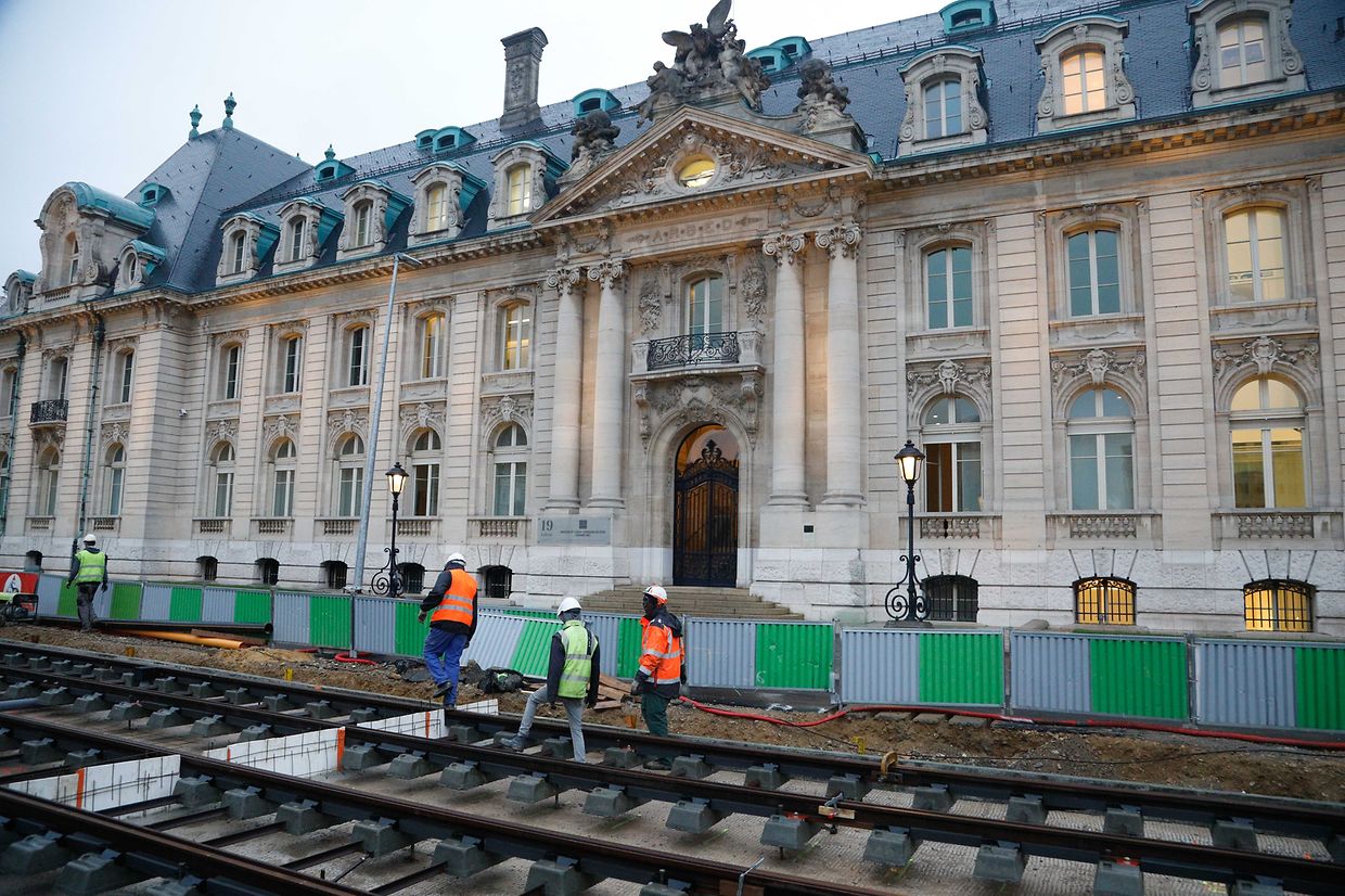 Lokales, online.fr, online.de, beim Gebäude Arcelor place des Martyrs, Legung der Schienen, Verkehr, Mobilität, Tram, öffentlicher Transport, Foto: Anouk Antony/Luxemburger Wort