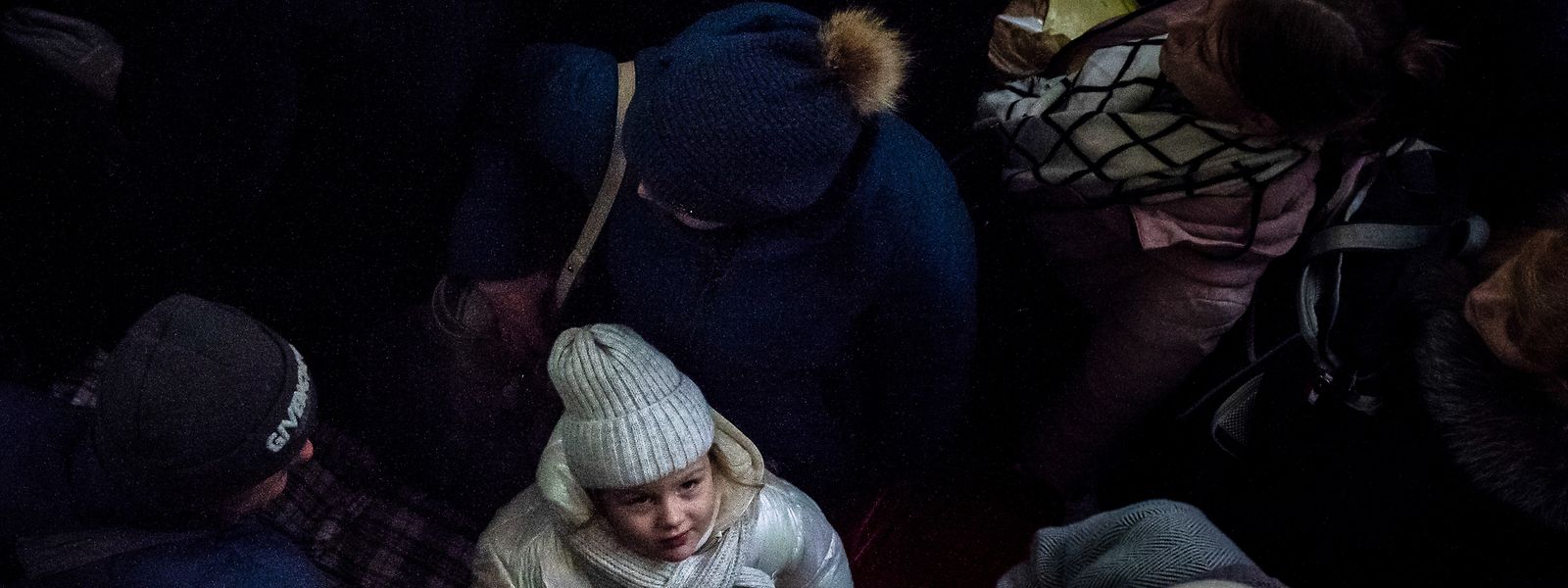 Obwohl die ukrainischen Truppen Cherson befreit haben, beschloss die Regierung, die Einwohner per Zug und Bus in andere Städte zu evakuieren.