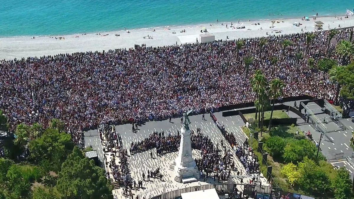 Le 18 juillet 2016, une minute de silence pour les victimes.