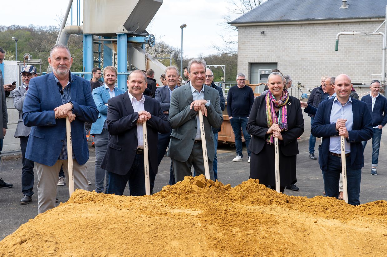 Coup de Bêche 21/04/2022
SIDERO
Coup de bêche pour le projet de modernisation de la station d'épuration biologique de Kehlen. La cérémonie sera rehaussée par la présence de Madame Carole Dieschbourg, Ministre de l'Environnement, du climat et du Développement durable