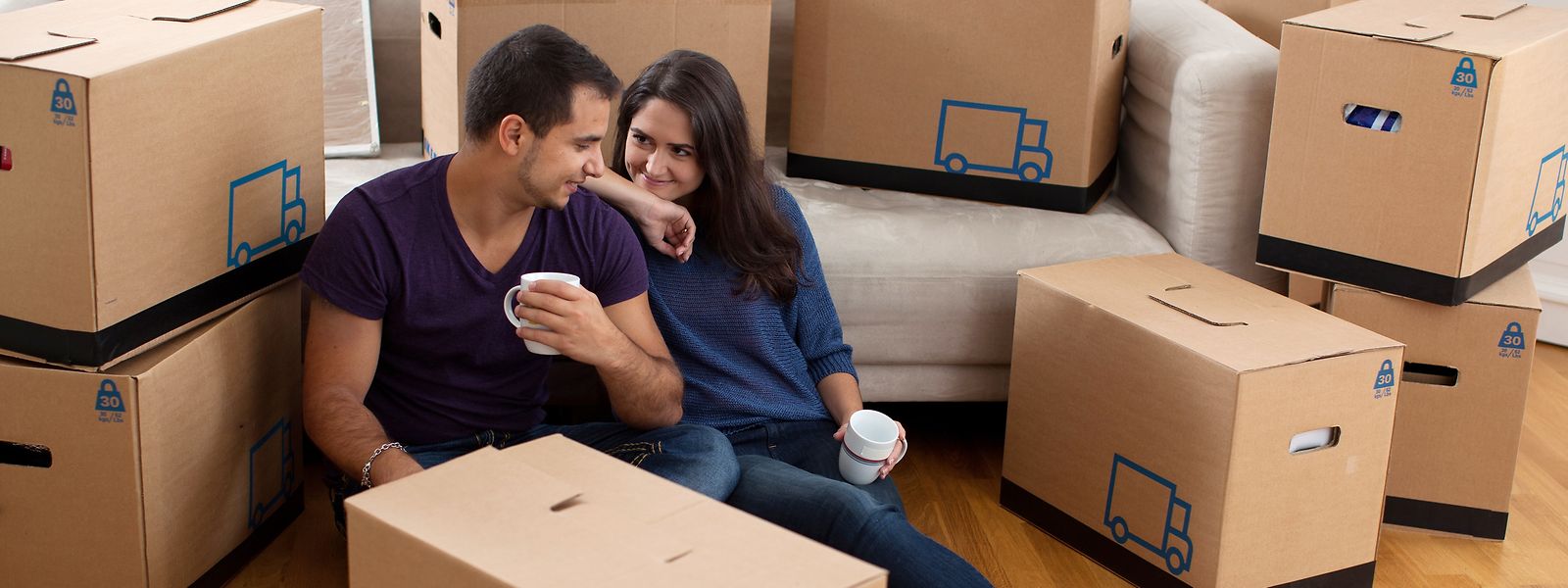 Selbst wenn das erste Chaos und die vielen Umzugskartons mal weggeräumt sind, stellt sich bei vielen noch nicht direkt das Zuhausegefühl in der neuen Wohnung ein.